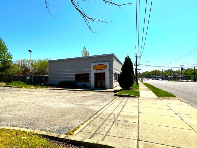 3910 Far Hills Ave, Dayton, OH à louer - Photo de l’immeuble – Image 3 sur 10
