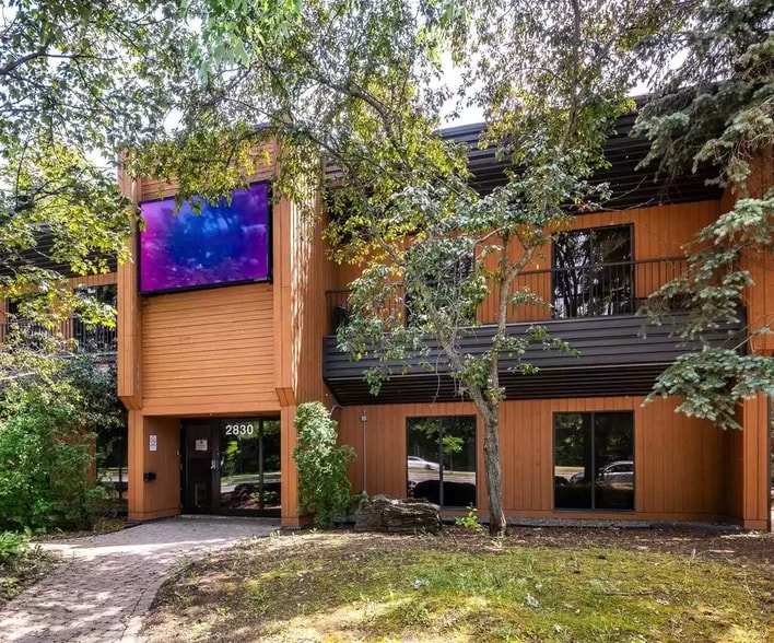 2830 Boul Saint-Martin E, Laval, QC à louer - Photo principale – Image 1 sur 16