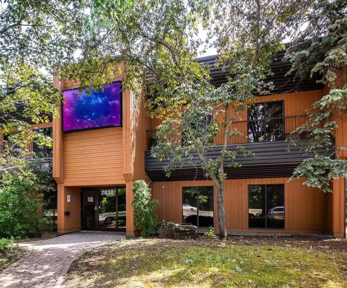 2830 Boul Saint-Martin E, Laval, QC à louer Photo principale– Image 1 sur 17