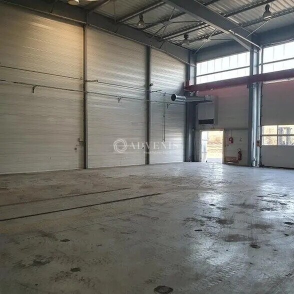 Local d’activités dans Malville à louer - Photo de l’immeuble – Image 1 sur 5