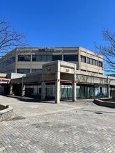 117 Centrepointe Dr, Ottawa, ON à louer Photo de l’immeuble– Image 1 sur 1