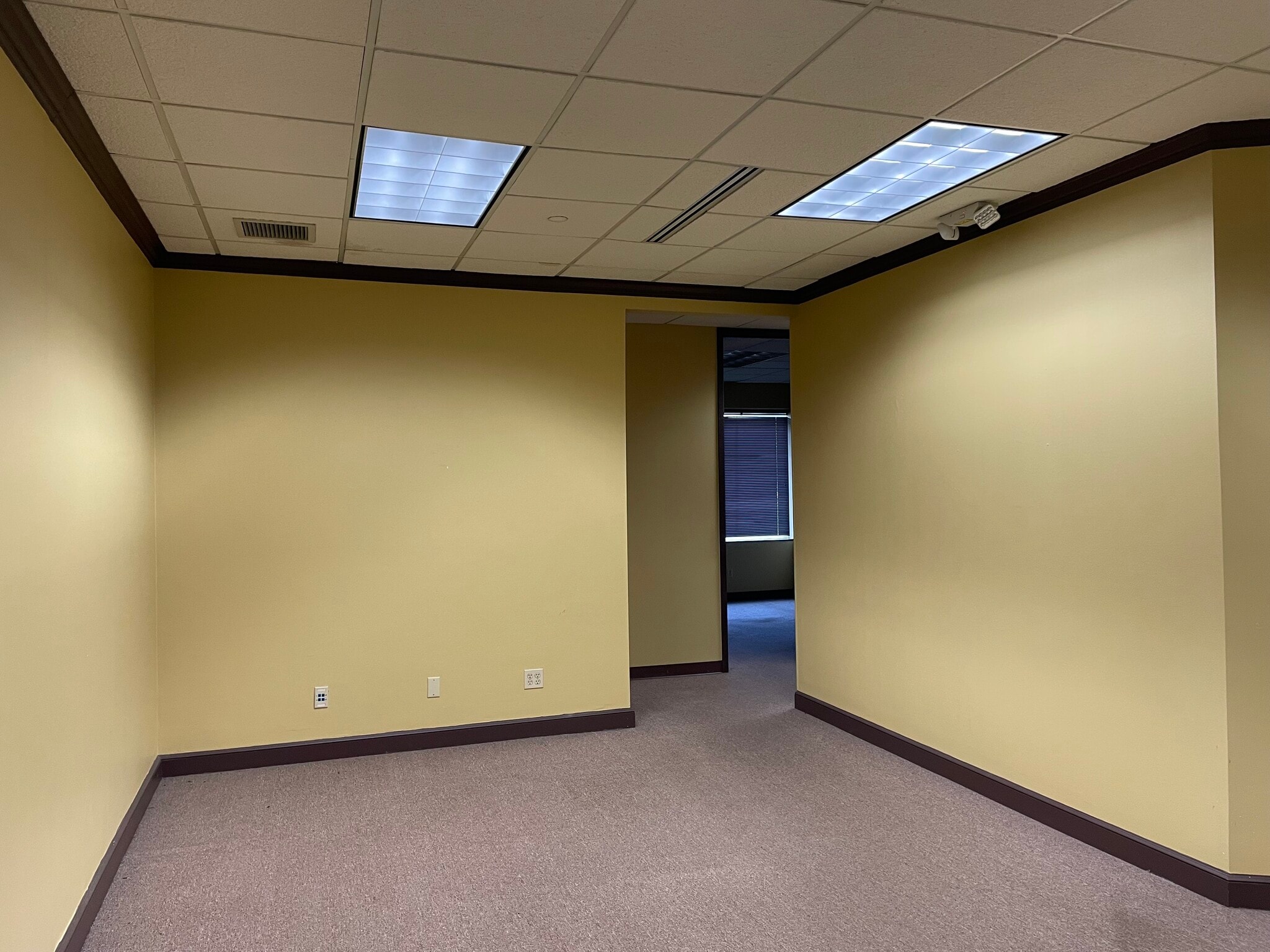 11492 Bluegrass Pky, Louisville, KY à louer Photo intérieure– Image 1 sur 4