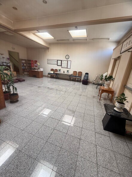 MacArthur Blvd portefeuille de 3 biens à vendre sur LoopNet.fr - Photo de l’immeuble – Image 2 sur 27