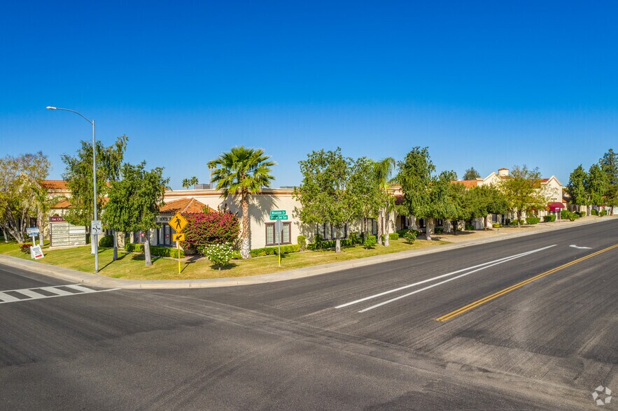 13540 W Camino del Sol, Sun City West, AZ à louer - Photo de l’immeuble – Image 2 sur 7