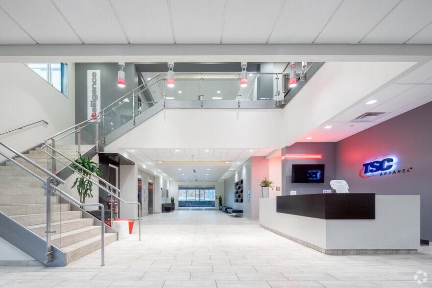 10856 Reed Hartman Hwy, Cincinnati, OH à louer - Hall d’entrée – Image 2 sur 5