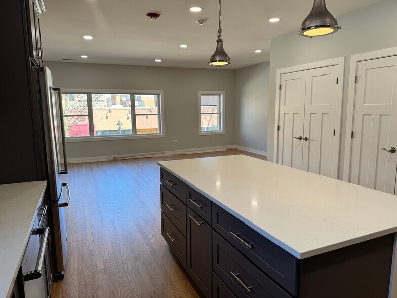 20 W Jefferson Ave, Naperville, IL à louer - Photo de l’immeuble – Image 3 sur 6