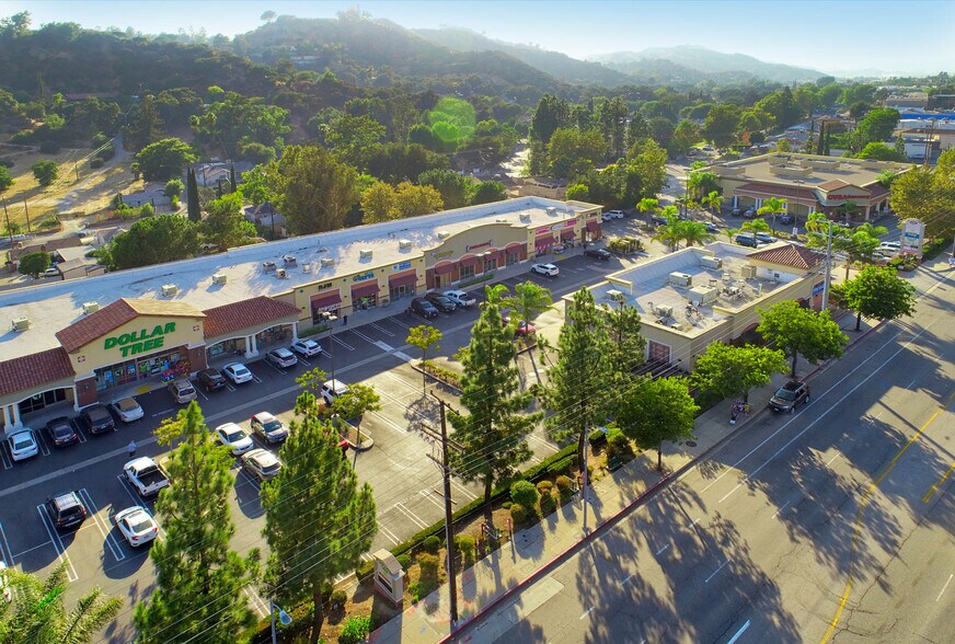 6588 Foothill Blvd, Tujunga, CA à vendre - Aérien – Image 2 sur 2