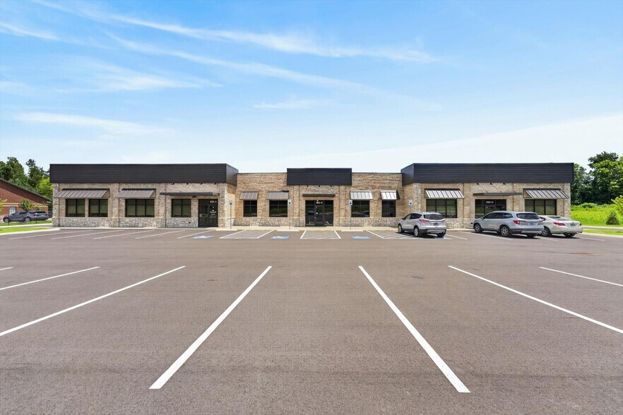 625 Hornbuckle Rd, Clarksville, TN à louer - Photo de l’immeuble – Image 2 sur 39