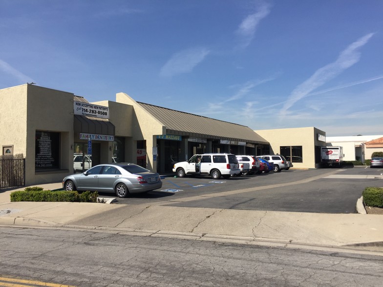 1800-1814 N Tustin Ave, Orange, CA à louer - Photo principale – Image 1 sur 8