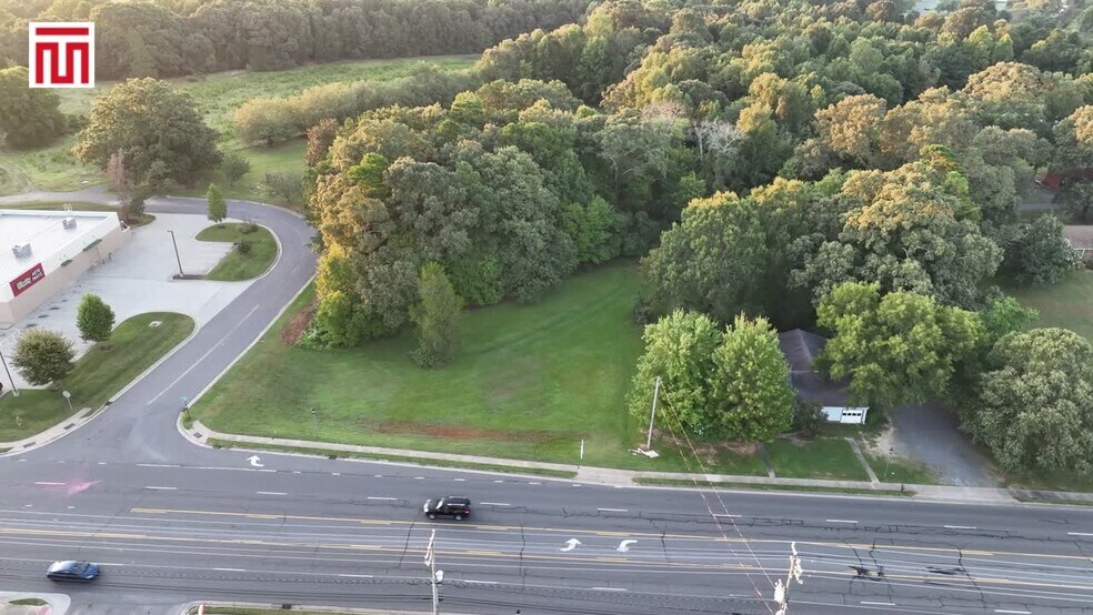 511 Main St W, Locust, NC à vendre - Vidéo sur l’annonce professionnelle – Image 2 sur 16
