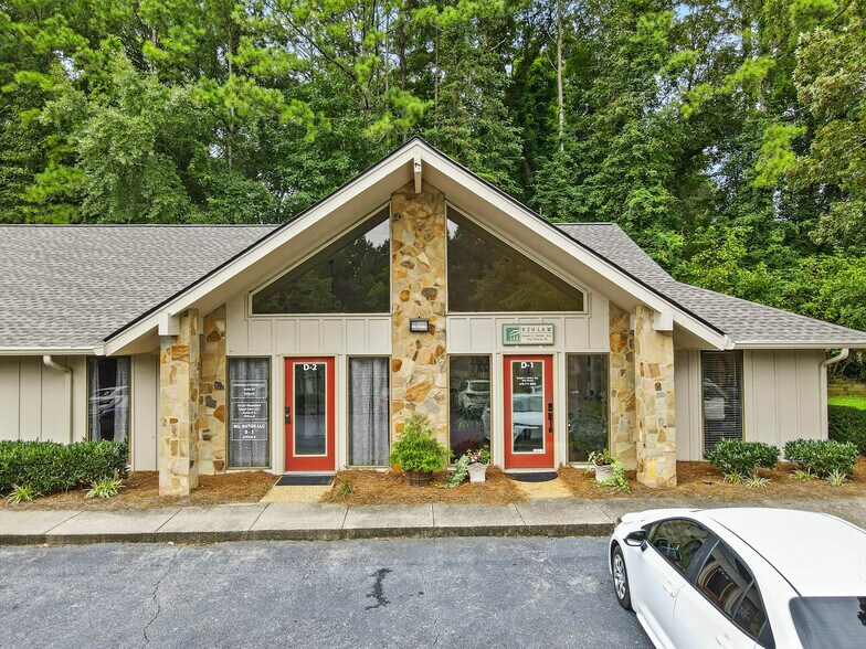 11285 elkins Rd, Roswell, GA à vendre - Photo de l’immeuble – Image 1 sur 33