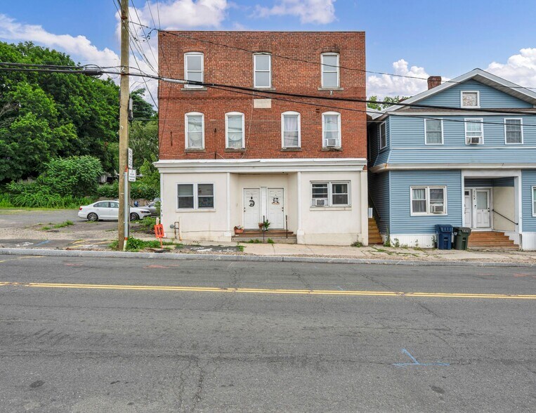 220 Main St, Terryville, CT à vendre - Photo de l’immeuble – Image 1 sur 10