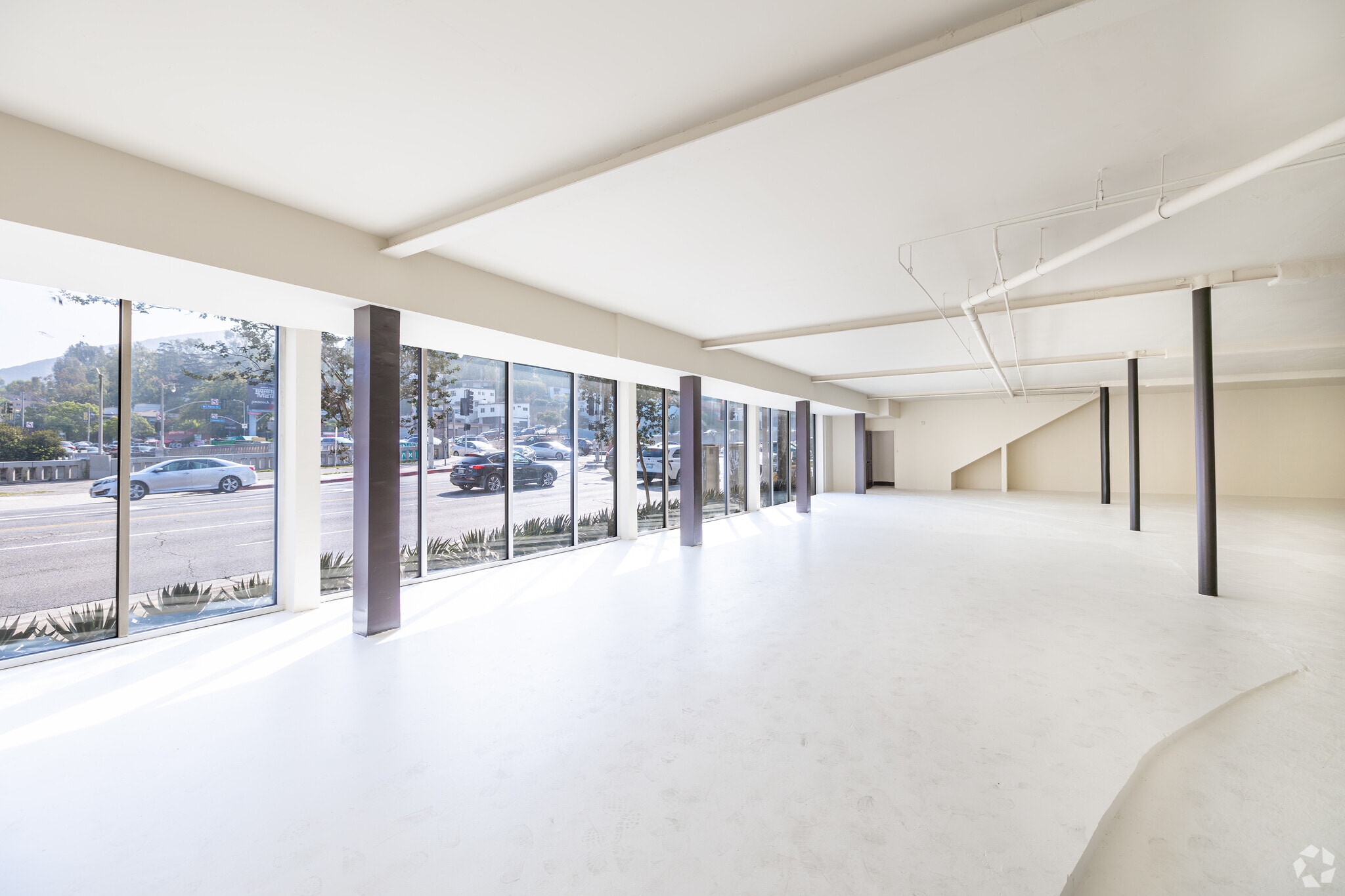 3211 Cahuenga Blvd W, Los Angeles, CA à vendre Photo de l’immeuble– Image 1 sur 3