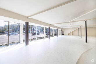 3211 Cahuenga Blvd W, Los Angeles, CA à vendre Photo de l’immeuble– Image 1 sur 3