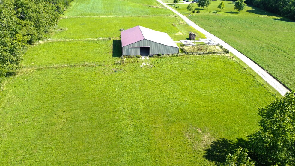 9185 E County Road 700 N, Hope, IN à louer - Photo de l’immeuble – Image 3 sur 10
