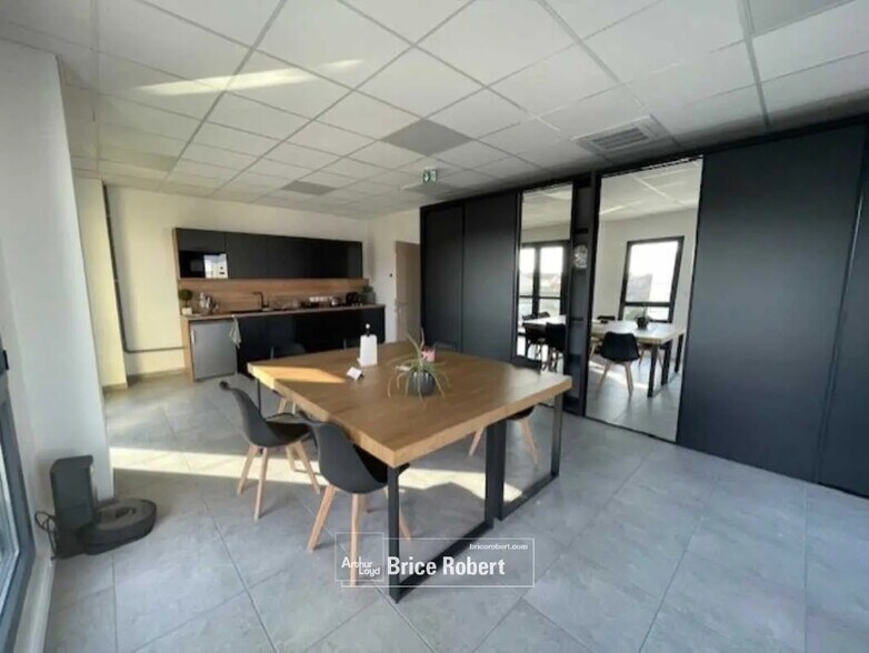 55 Rue Emile Zola, Décines-Charpieu à louer - Photo de l’immeuble – Image 2 sur 7