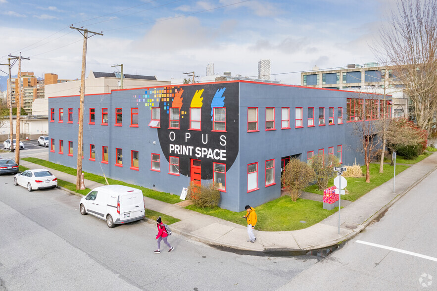 1695 W 2nd Ave, Vancouver, BC à vendre - Photo principale – Image 1 sur 7