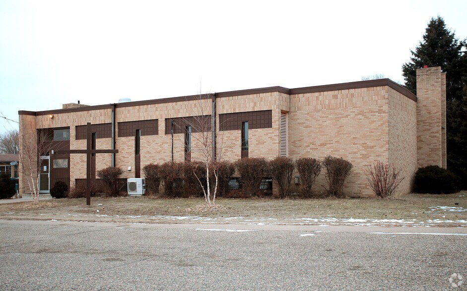 1512 Woodhill Rd, Burnsville, MN à vendre - Photo de l’immeuble – Image 1 sur 2