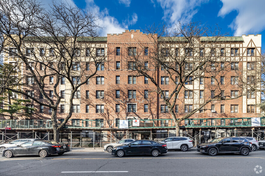 115-25 Metropolitan Ave, Kew Gardens, NY à louer - Photo de l’immeuble – Image 3 sur 4