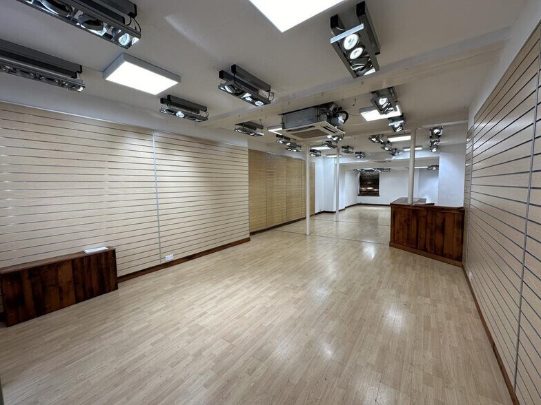 20 High St, Barnstaple à louer - Photo de l’immeuble – Image 2 sur 5