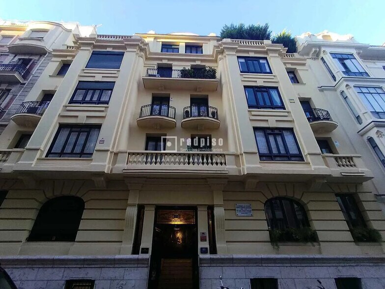 Immeuble residentiel dans Madrid, Madrid à vendre - Photo de l’immeuble – Image 1 sur 4