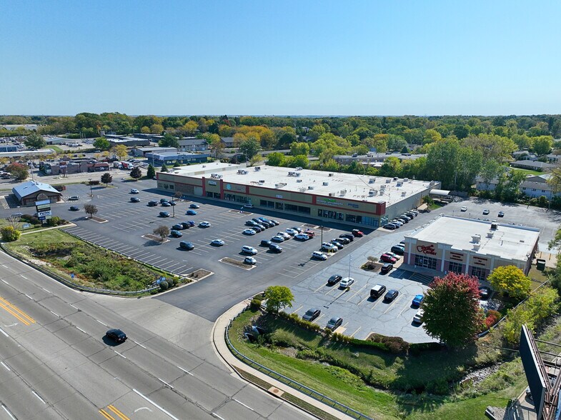 5400 E State St, Rockford, IL à louer - Photo de l’immeuble – Image 3 sur 4
