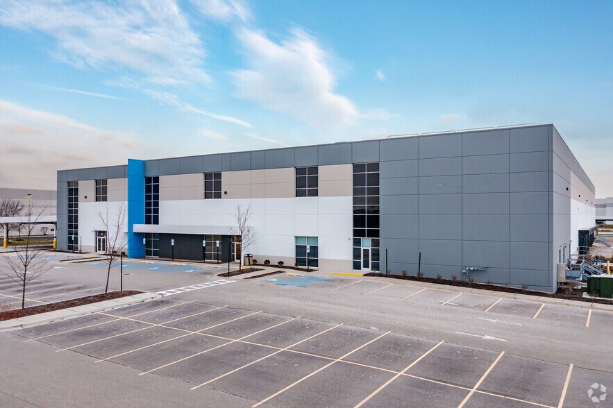 250 Airport Rd, Elgin, IL à louer - Photo de l’immeuble – Image 1 sur 4