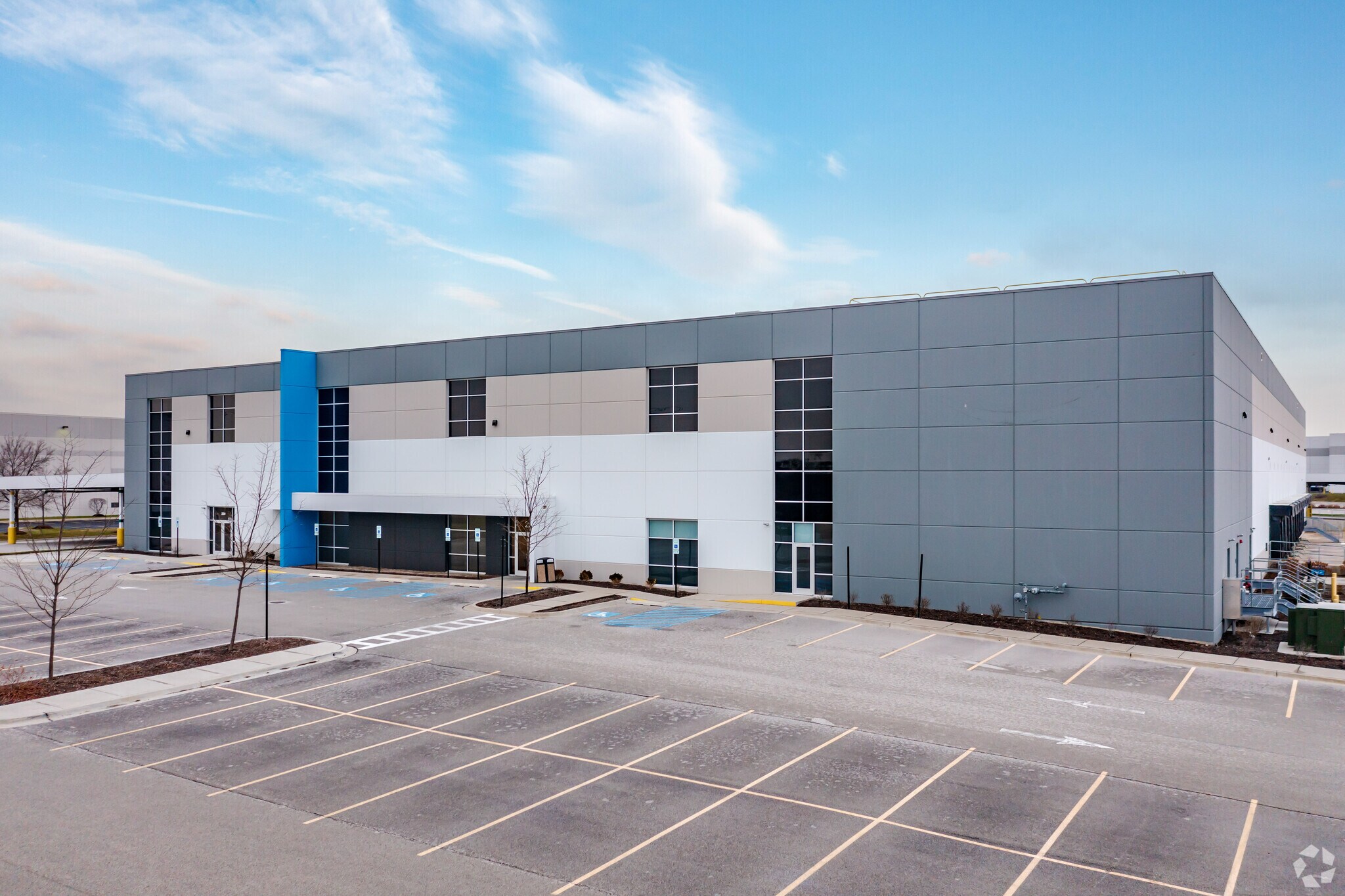 250 Airport Rd, Elgin, IL à louer Photo de l’immeuble– Image 1 sur 5