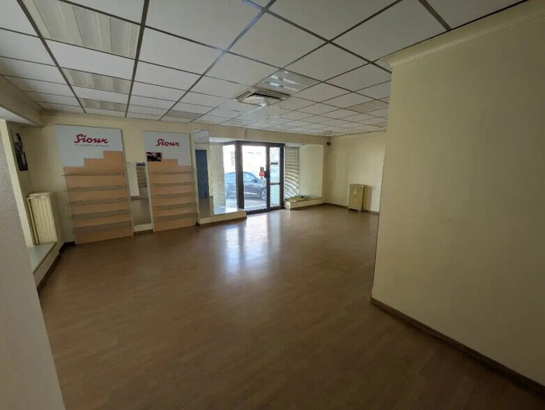 Local commercial dans Besançon à vendre - Photo de l’immeuble – Image 3 sur 7