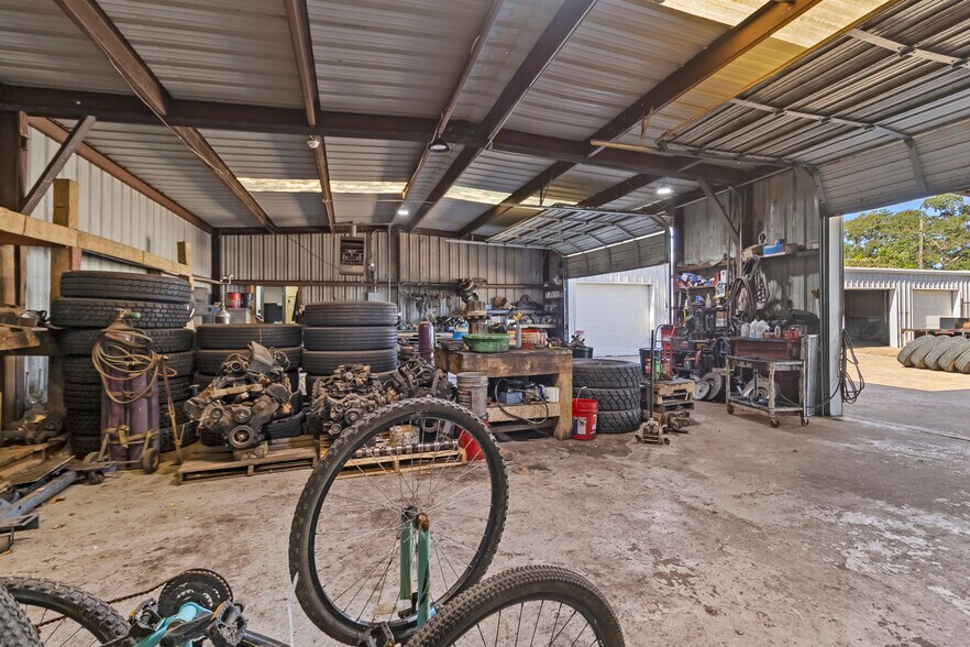 611 TX-75, Willis, TX à louer - Photo de l’immeuble – Image 3 sur 13