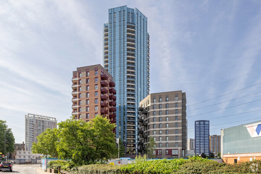 300 Manor Rd, Londres à louer - Photo de l’immeuble – Image 2 sur 4