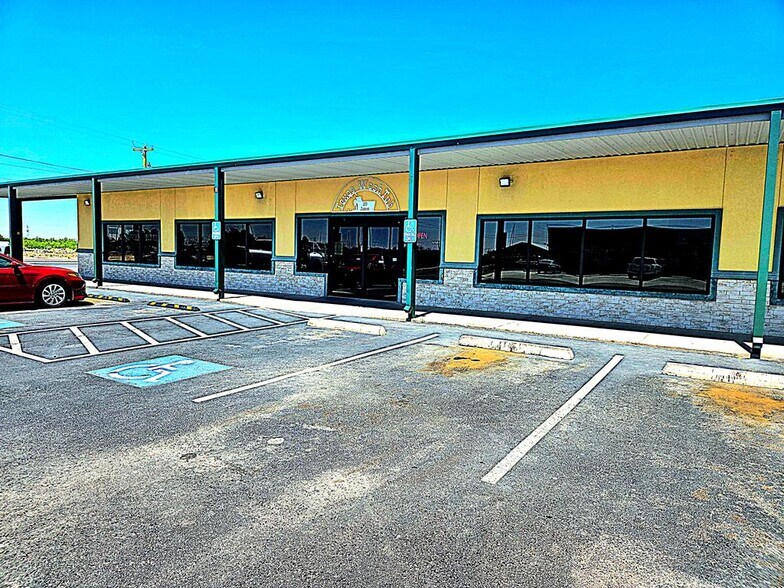 100 S James Ave, Monahans, TX à vendre - Photo de l’immeuble – Image 1 sur 33