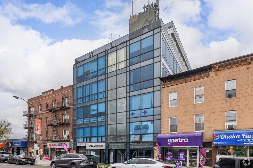 3272 Steinway St, Astoria, NY à louer - Photo principale – Image 1 sur 18