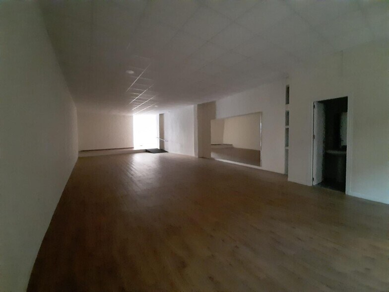 Local commercial dans Malpartida de Cáceres à vendre - Photo de l’immeuble – Image 3 sur 6