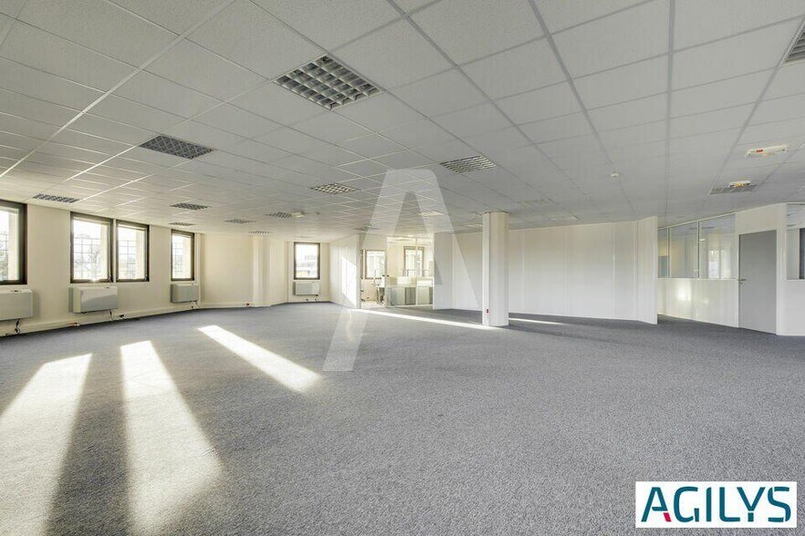 Bureau dans Saint-Aubin à vendre - Photo de l’immeuble – Image 3 sur 12