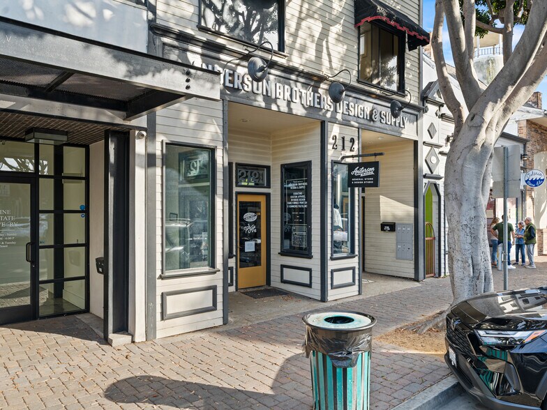 212 Main St, Seal Beach, CA à louer - Photo de l’immeuble – Image 2 sur 4