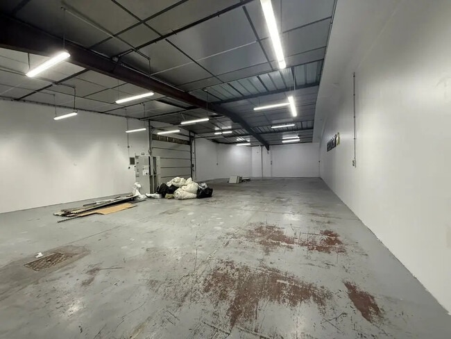 Plus de détails pour Local commercial à louer