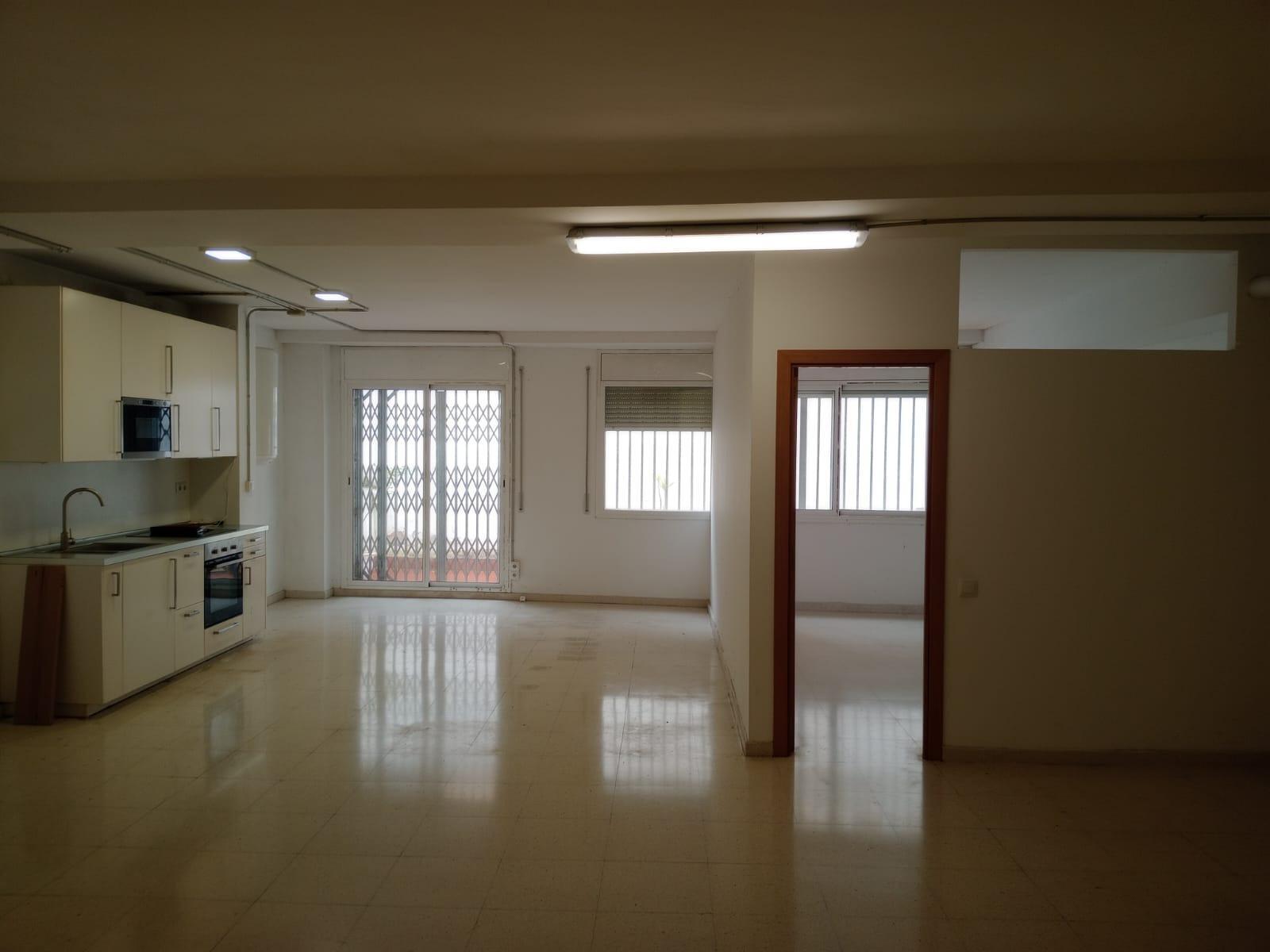 Bureaux/Local commercial dans Badalona, Barcelona à louer Photo intérieure– Image 1 sur 2