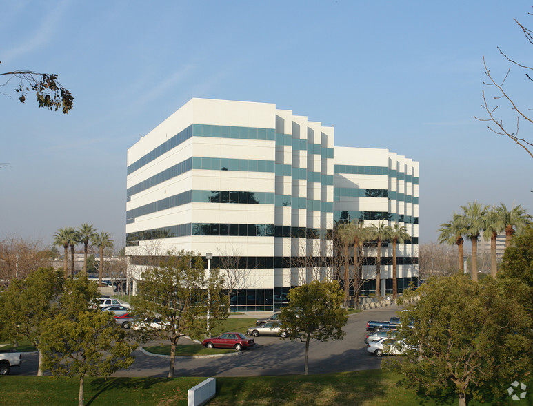1200 Discovery Dr, Bakersfield, CA à louer - Photo de l’immeuble – Image 2 sur 7