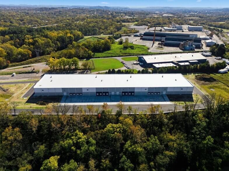 100 Spontex Dr, Columbia, TN à louer - Photo de l’immeuble – Image 3 sur 21
