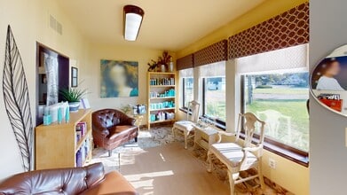 305 N Pontiac Trail, Walled Lake, MI à louer Photo de l’immeuble– Image 1 sur 5