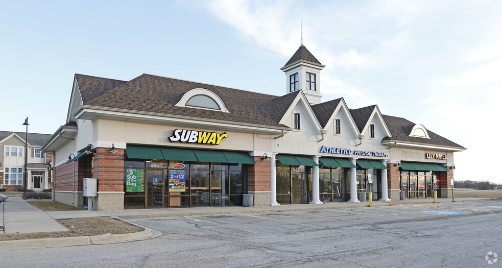 1738-1756 Lake St, Hanover Park, IL à louer - Photo principale – Image 1 sur 8