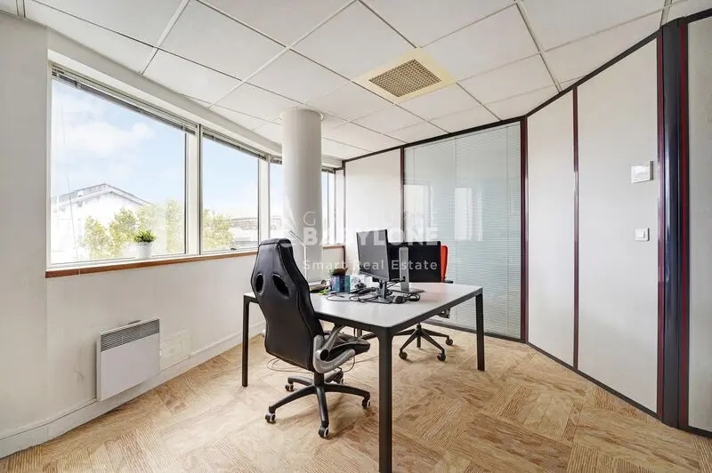 Bureau dans Asnières-sur-Seine à vendre - Photo intérieure – Image 3 sur 12