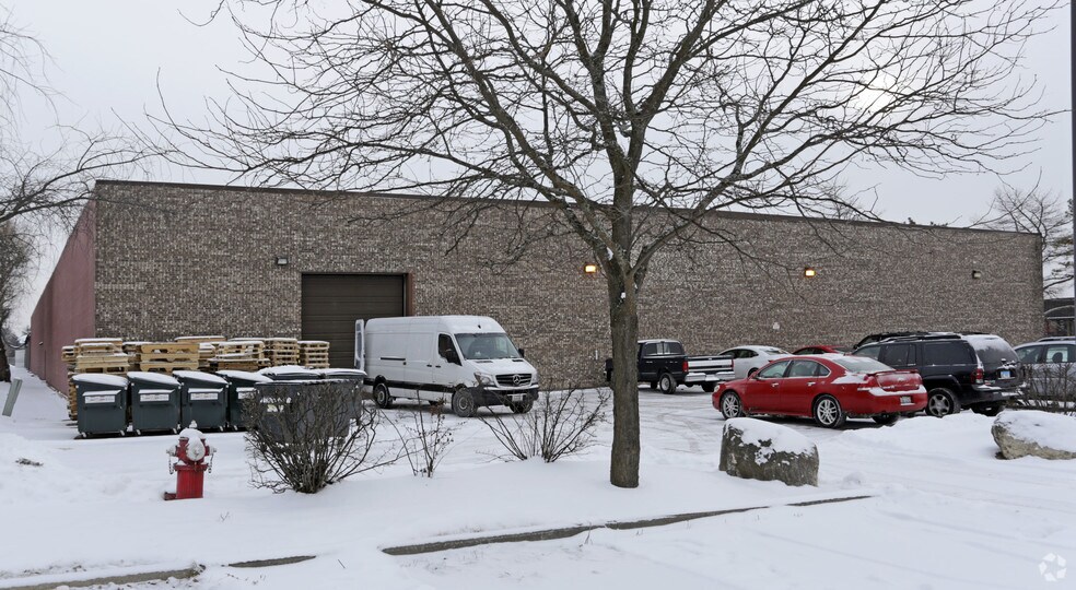 1536 Bourbon Pky, Streamwood, IL à vendre - Photo de l’immeuble – Image 3 sur 3