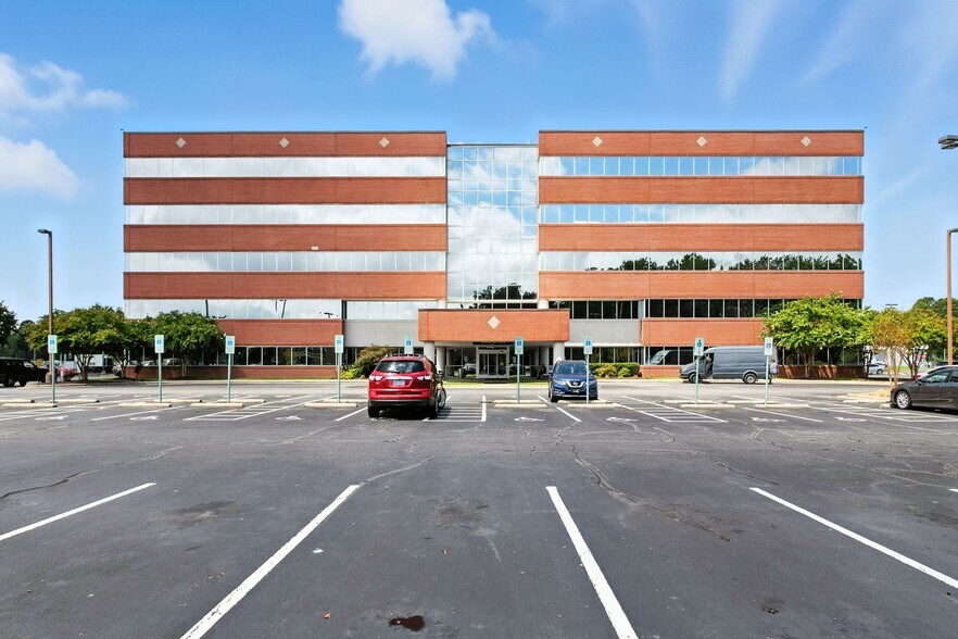 901 N Winstead Ave, Rocky Mount, NC à louer - Photo de l’immeuble – Image 2 sur 13