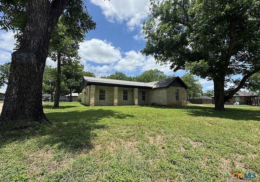 203 8th St, Moody, TX à vendre - Photo principale – Image 1 sur 1