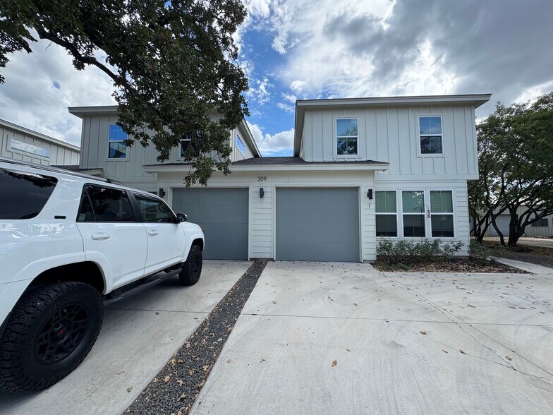 309 E Pecan St, Burnet, TX à vendre - Photo de l’immeuble – Image 2 sur 4