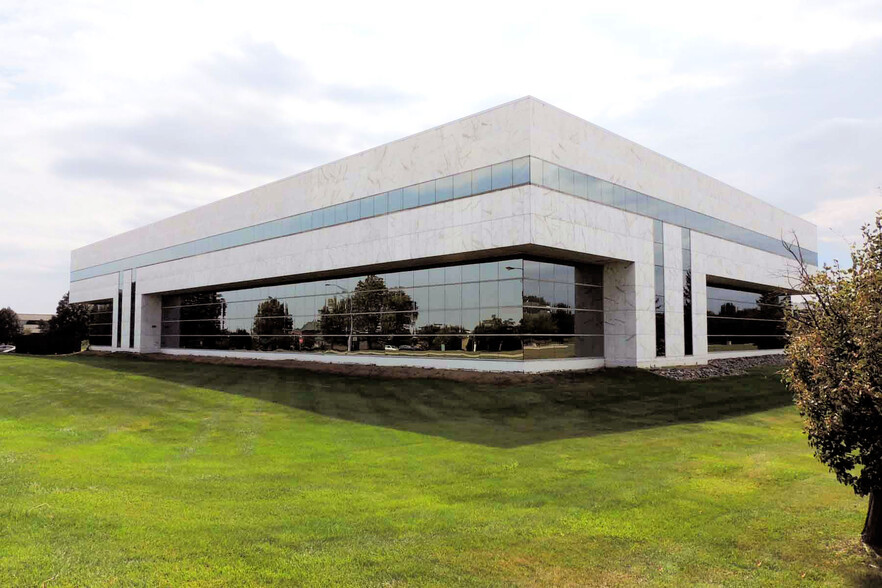 5750 New King St, Troy, MI à louer - Photo de l’immeuble – Image 3 sur 7