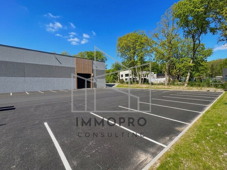 Industriel/Logistique dans Saint-Étienne-du-Rouvray à louer - Photo de l’immeuble – Image 3 sur 11