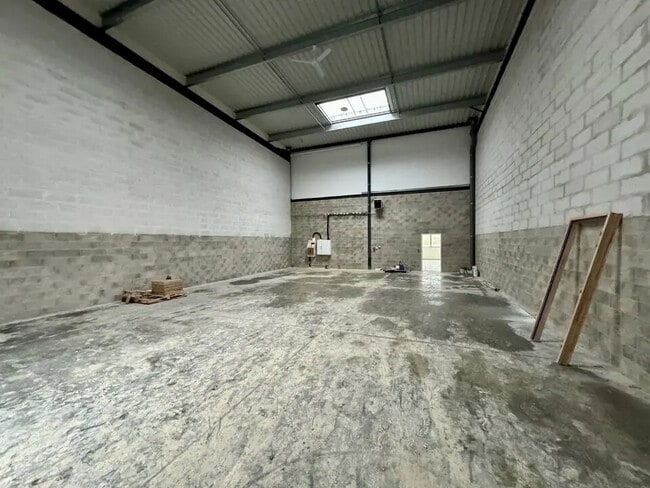 Plus de détails pour Local d’activités à vendre